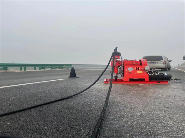 红原马路路基路面开裂下沉注浆加固灌浆