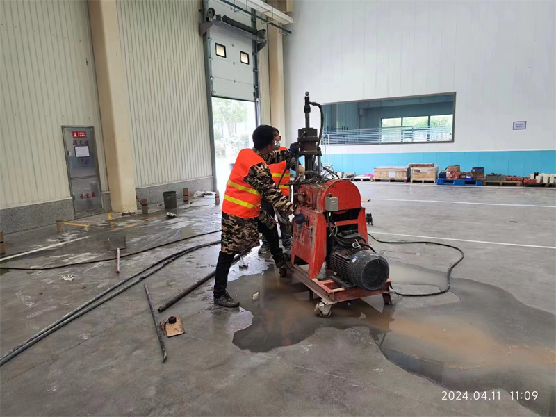 红原厂房地面下沉塌陷注浆加固施工